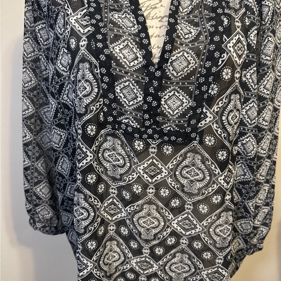 Old Navy Black and White 3/4 Sleeve Relaxed Sheer Womens Blouse Size XL - Picture 2 of 5